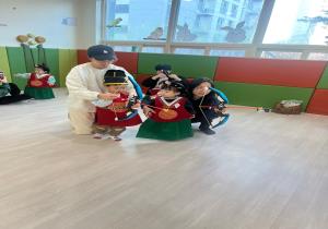 25년 1월 1주 오감 놀이터-임금님의 명..